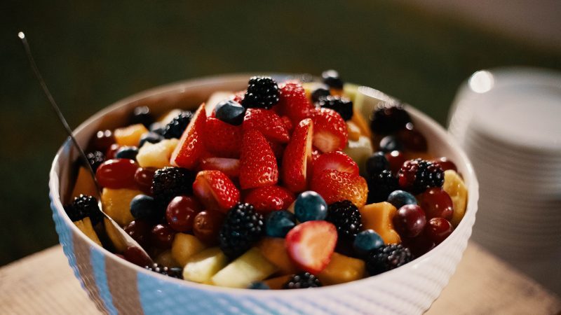 Sałatka owocowa – czyli na co postawić latem i jakie owoce wybrać?