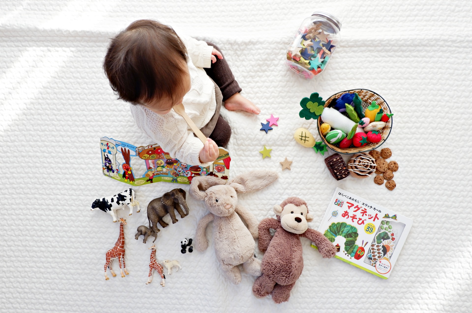 Edukacyjne zabawki dla swojego 2-latka! Ranking najczęściej wybieranych zabawek
