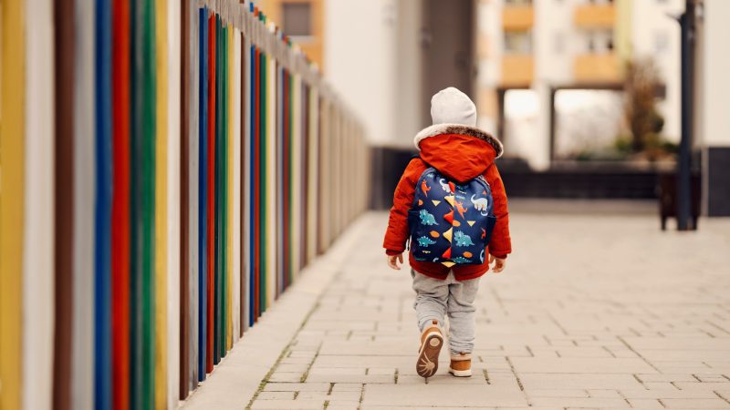 Lęk separacyjny u dziecka – jak pomóc maluchowi w adaptacji w przedszkolu?